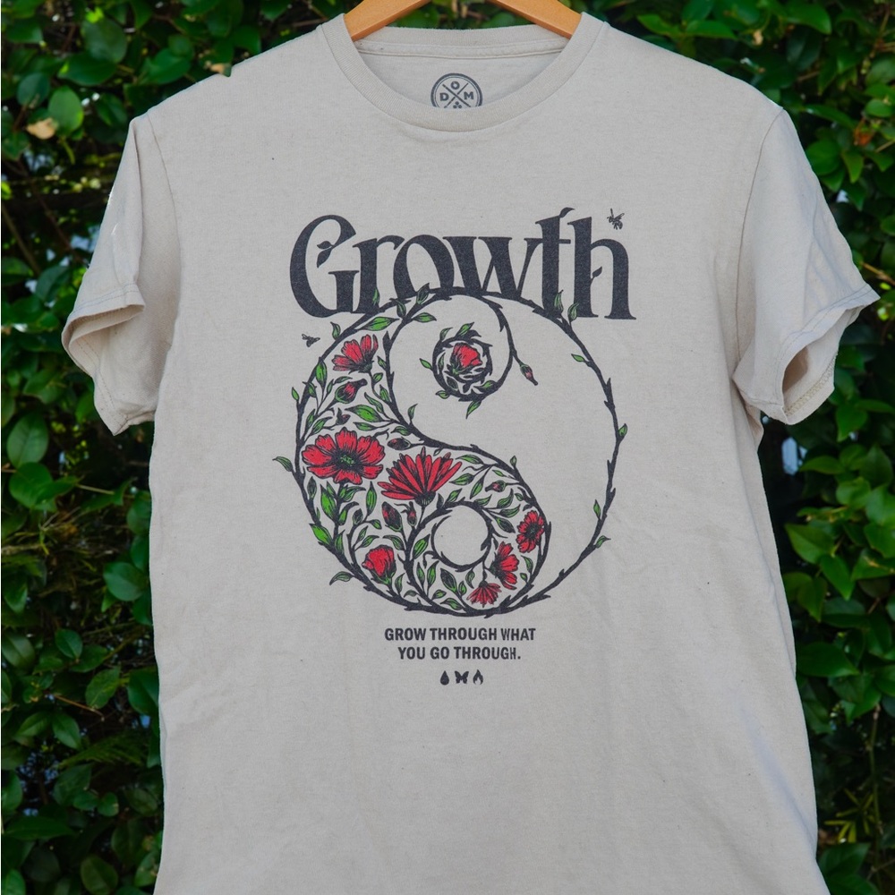 Cream and Red Short Sleeve Tee with Artistic Floral Design
